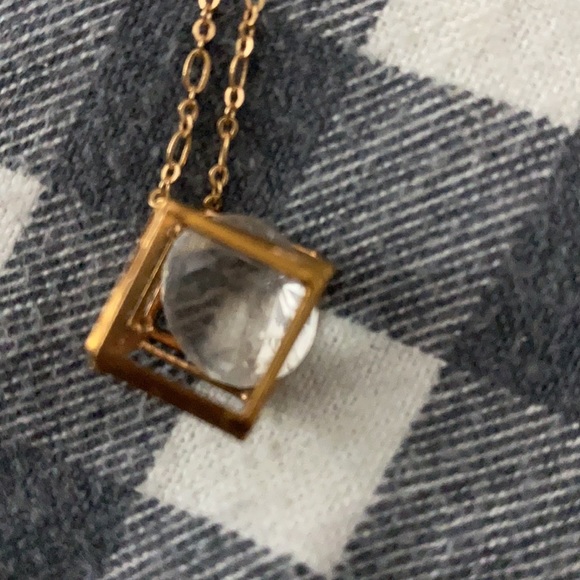 Rose gold coloured necklace - Picture 2 of 3